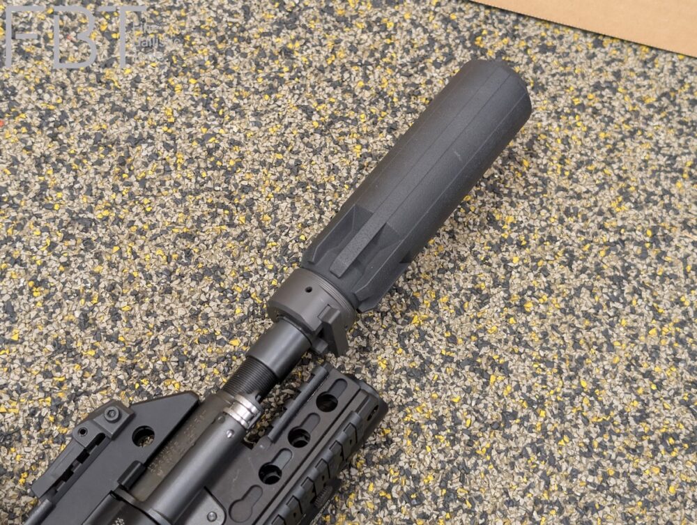 Test INCA TAC Schalldämpfer | Steyr AUG BMI Polizei Einsatztrainingszentrum Vorarlberg | Detail Schalldämpfer mit Montage am Lauf